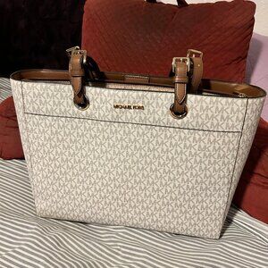 NWT Michael Kors Jet Set Travel Large East West Tote// Laptop Bag Vanilla